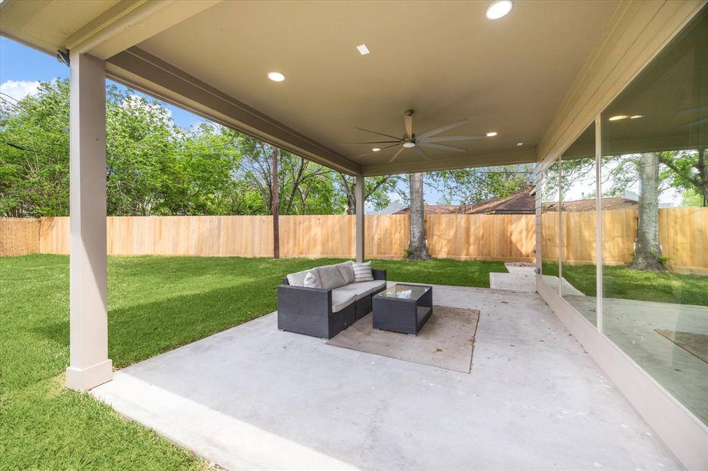 Large outdoor living