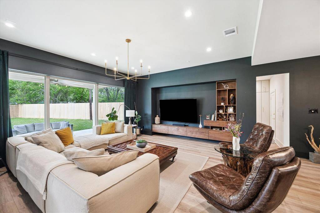 10 foot ceilings in the family room