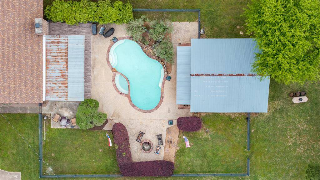 In addition to the home there's a pool, spa, pool house, storage building and covered parking.