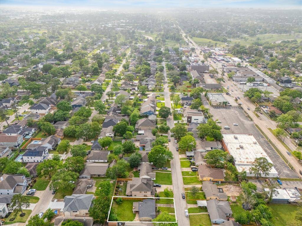 Ariel shot of 1815 Nina Lee Lane and Oak Forest Community.