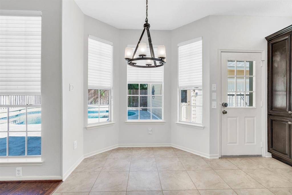 Breakfast room area with great view of pool