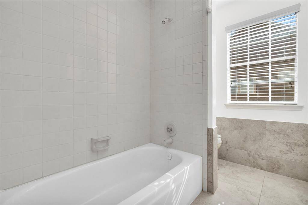 Tub in upstairs bath