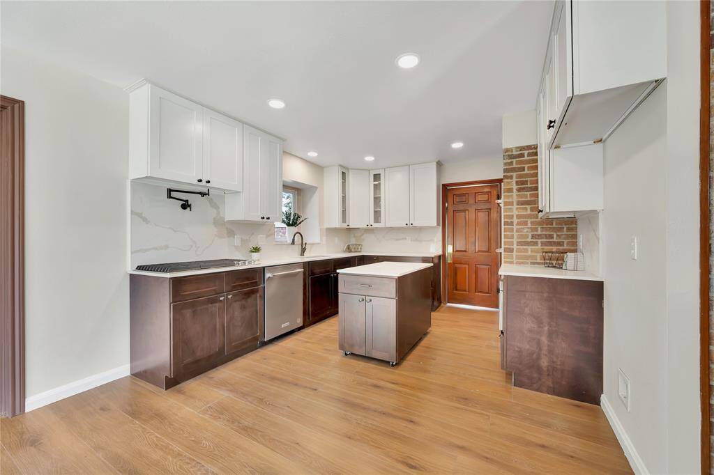 Kitchen Island Moveable-on wheels