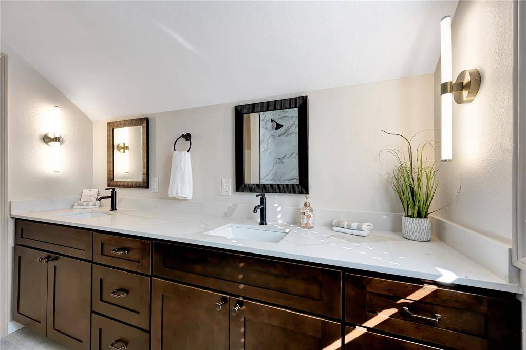 Upstairs Bathroom with plenty of storage