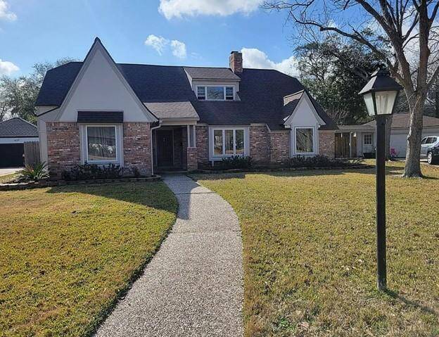 Inviting Front Yard to your Home