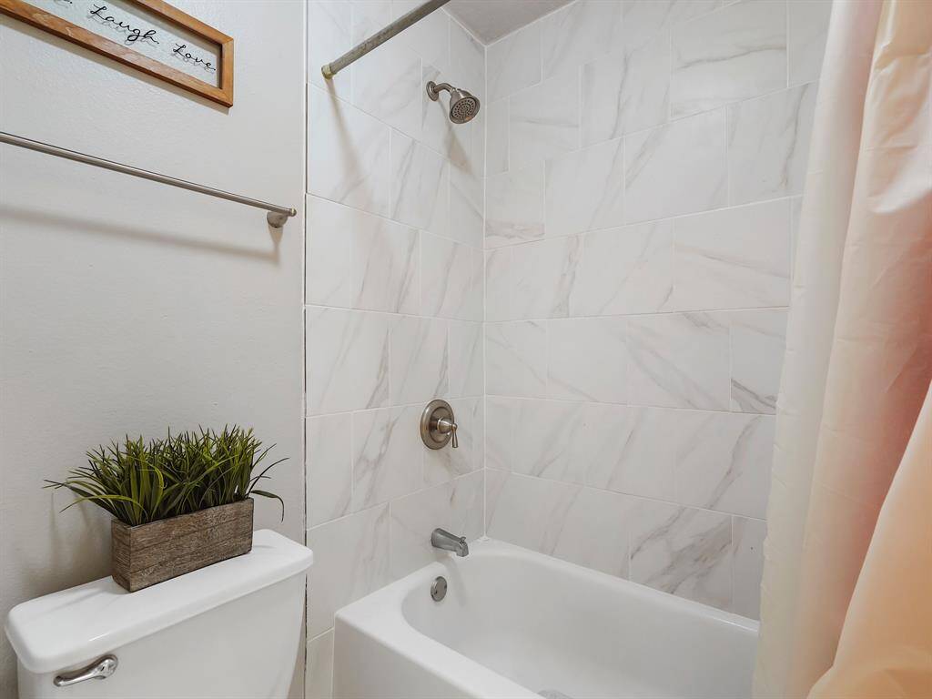 upstairs full bathroom