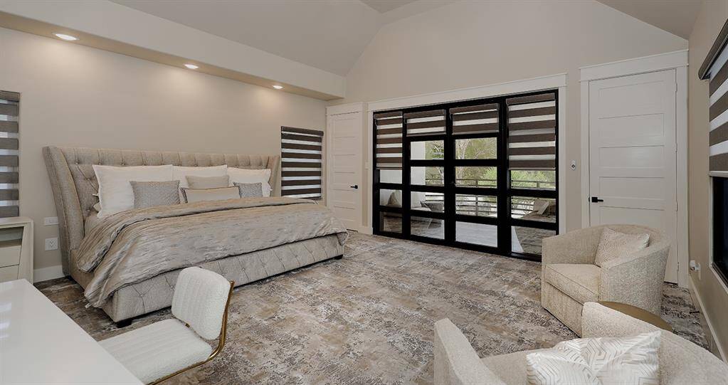 The 2nd owner's retreat upstairs has two walk-in closets, a private balcony and en-suite bath.