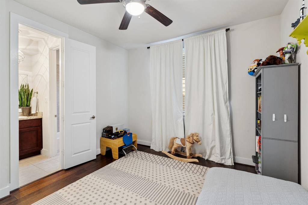 3rd bedroom suite with double door's to covered patio and view of backyard.