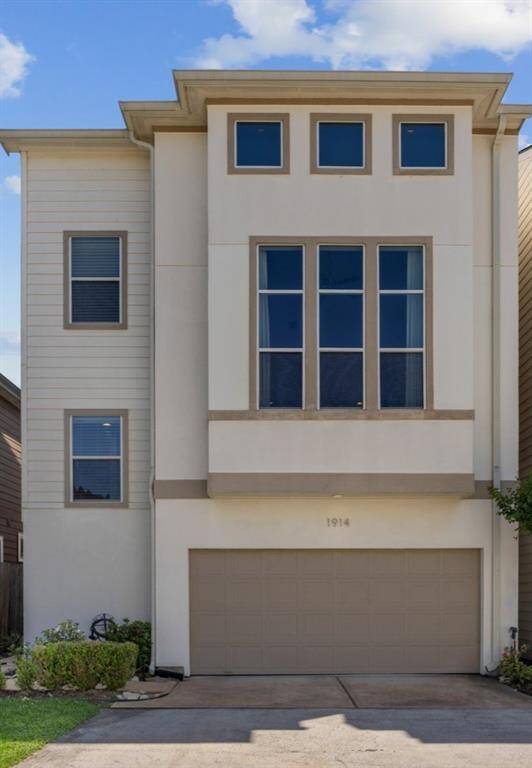 Enjoy your private backyard. Lots of space to enjoy, play, entertain and grill.