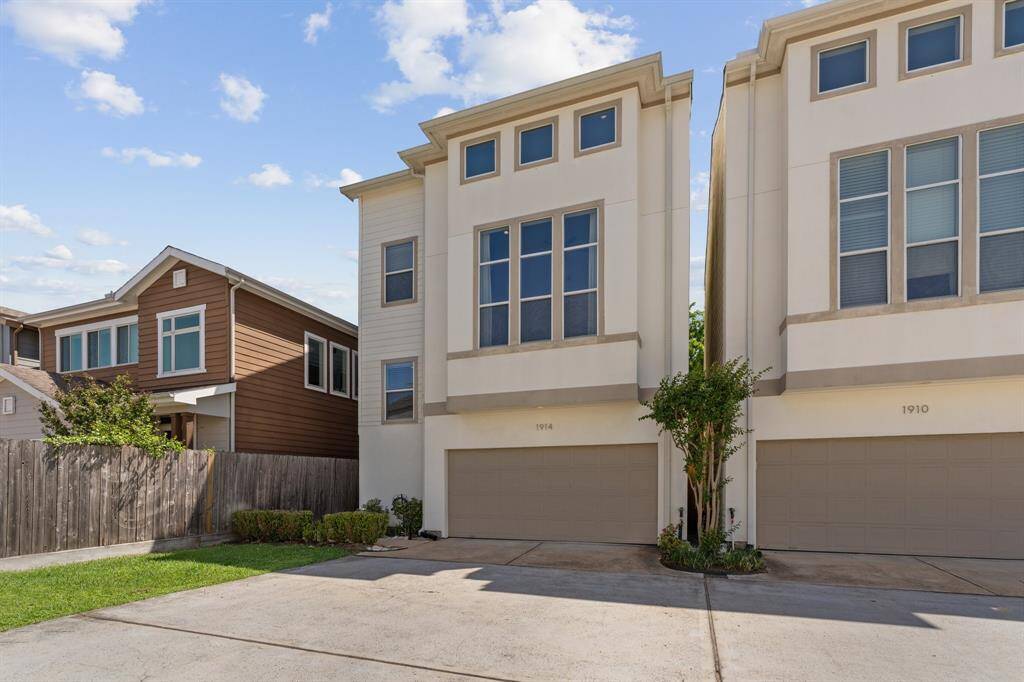 The two-story family room with lots of light. Beautiful hardwood floors.