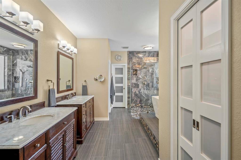Primary bath with dual sinks & dual closets