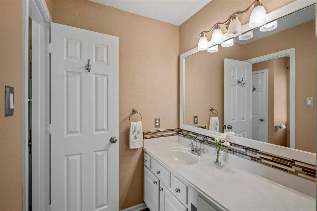Jack & Jill Bath connects Bedroom #2 and #3