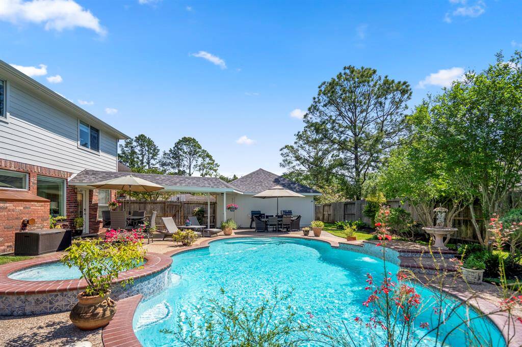Stunning pool for summer fun!