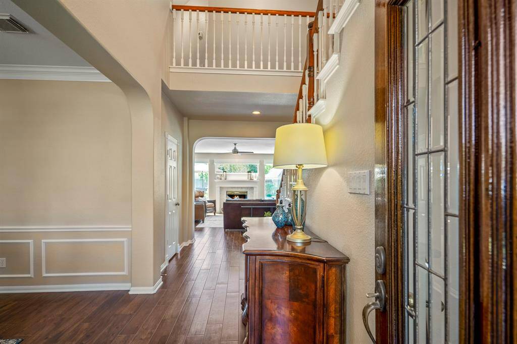 Inviting entryway greets you...