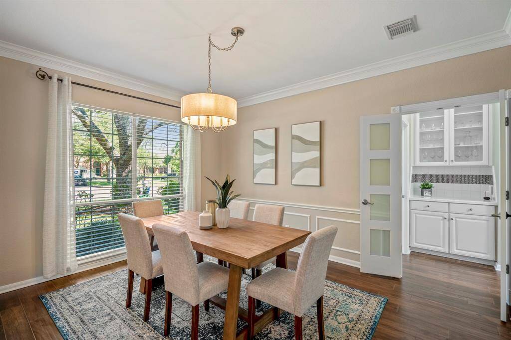 Dining room connects to the kitchen