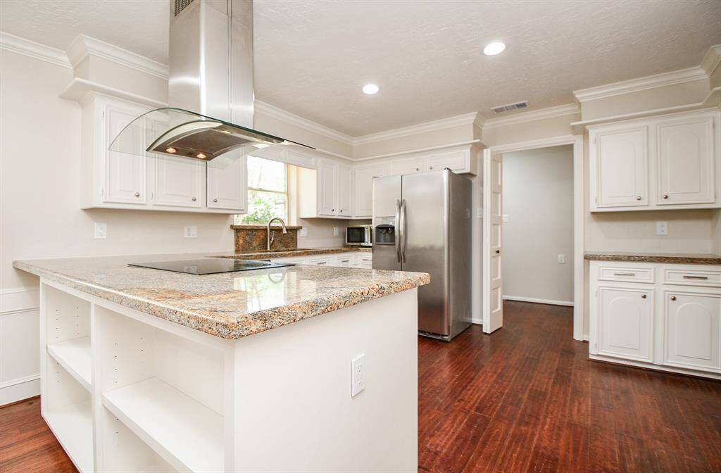 ...overhead range hood,...