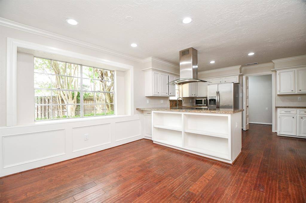 Spacious breakfast area,...