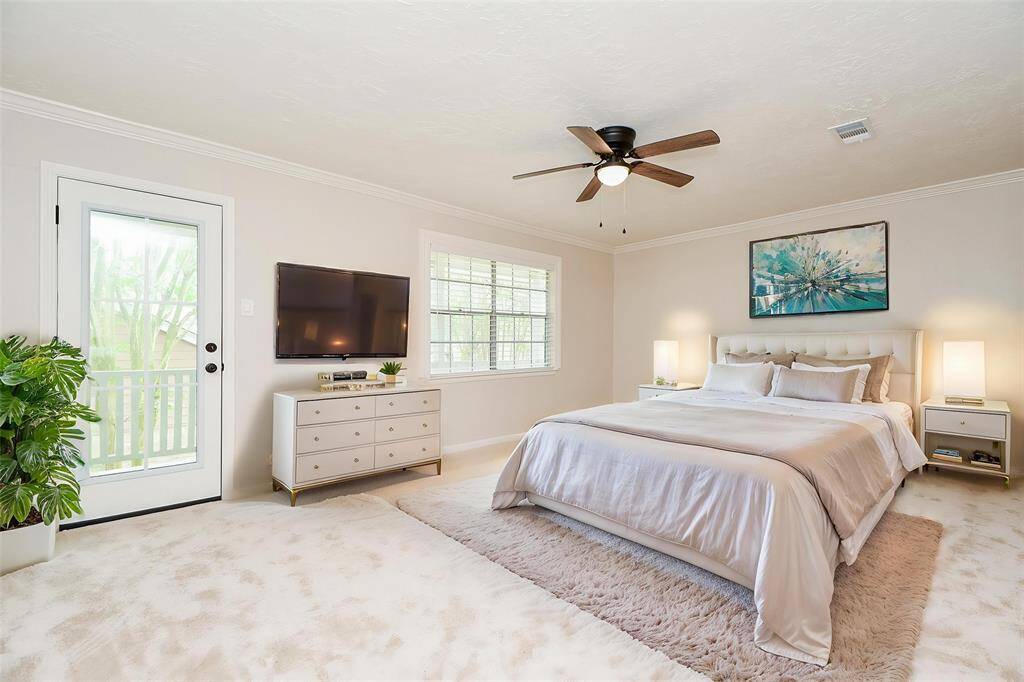 Expansive primary suite. (virtually staged)