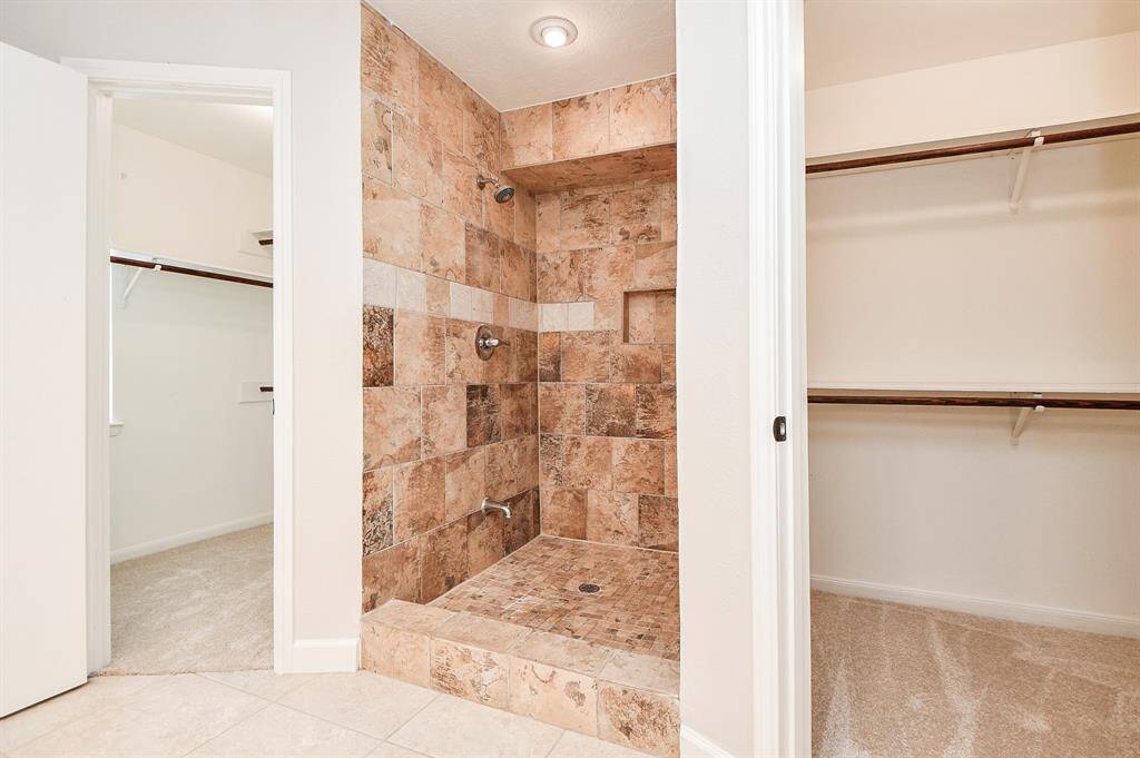 Large stand up shower.