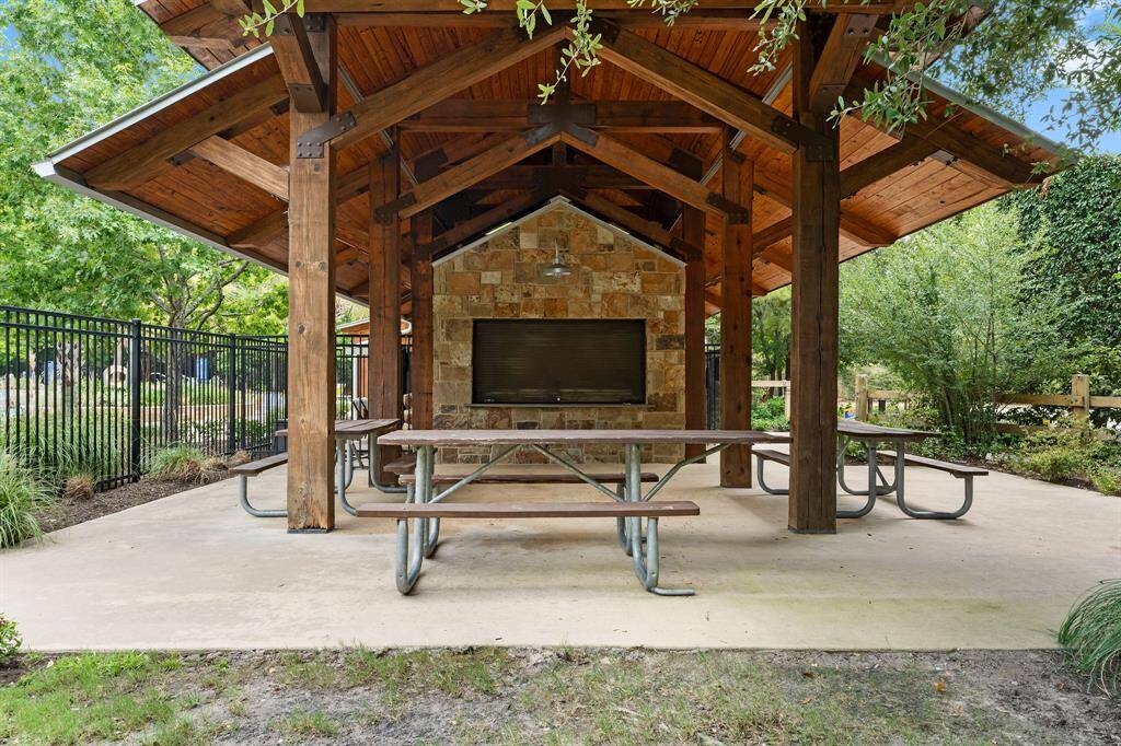 Neighborhood pavilion