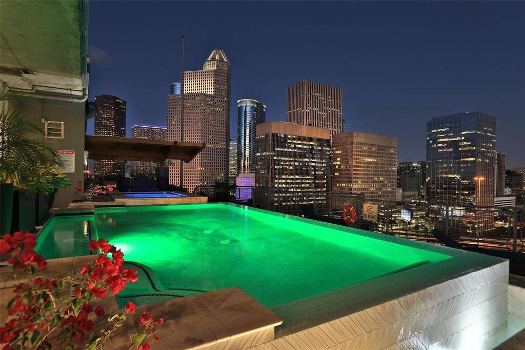 AMZING night view at the pool. Do views get any better than this?