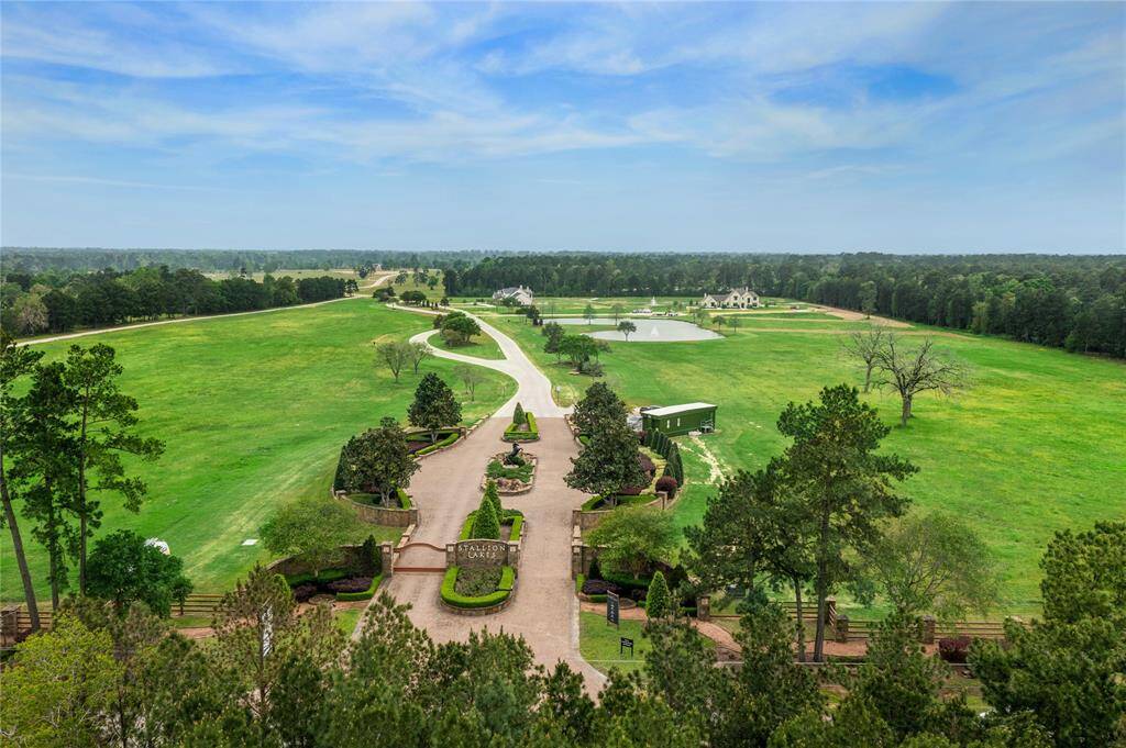 Call listing agent for complete price list of available lots or visit the sale office (just inside the front gate). Open Saturday and Sunday 11 AM- 4 PM.