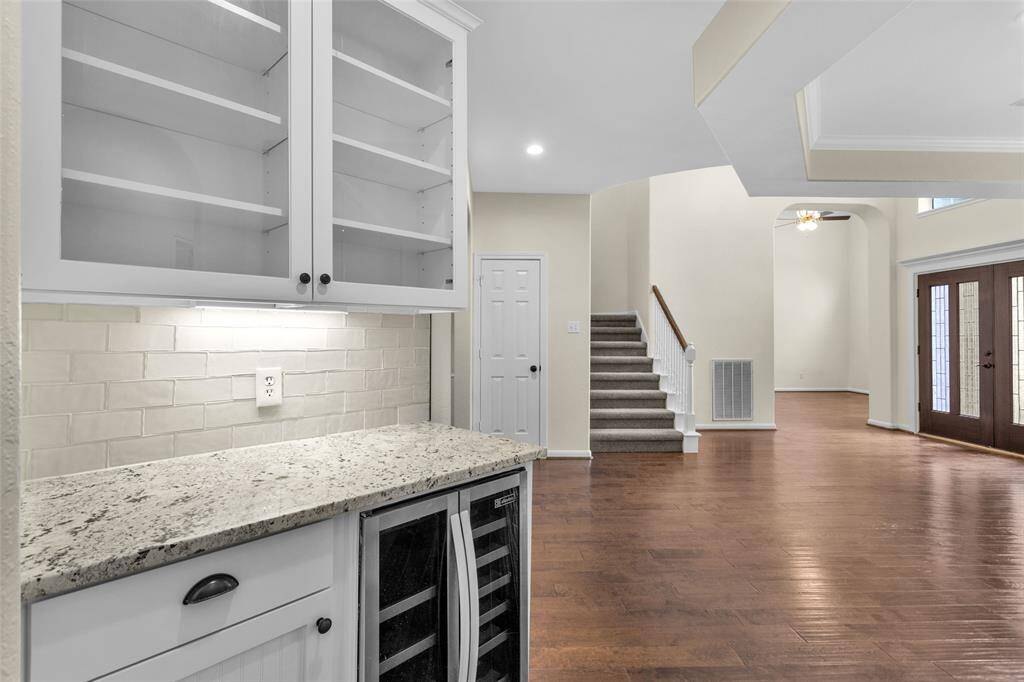 Wet Bar / Formal Dining