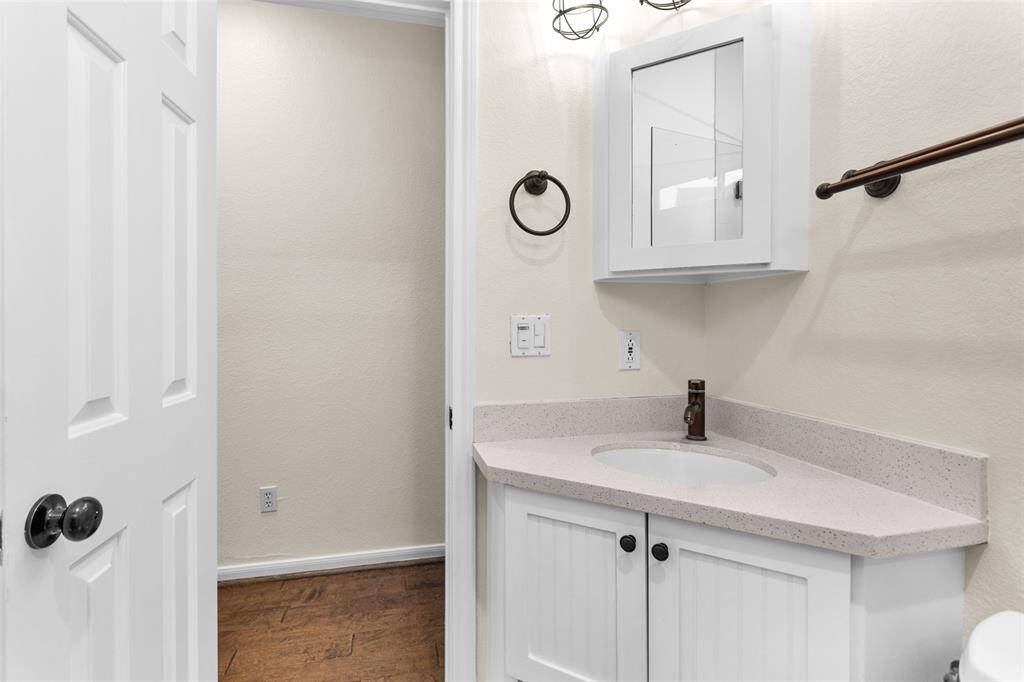 Jack & Jill Bath - Second Floor