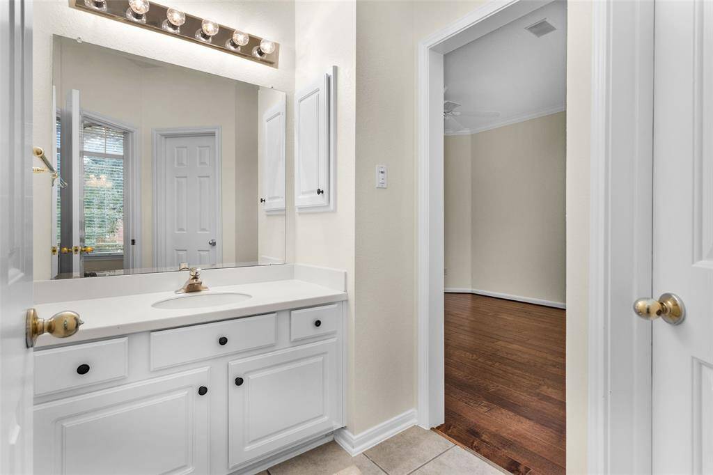Jack and Jill Bath - Second Floor