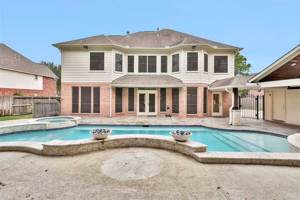 Backyard / Pool / Hot Tub