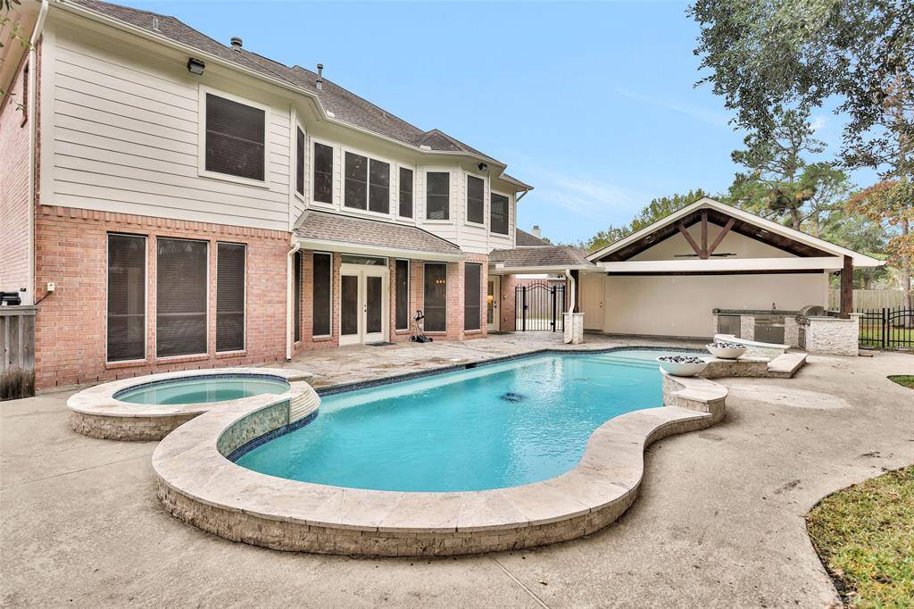 Backyard / Pool