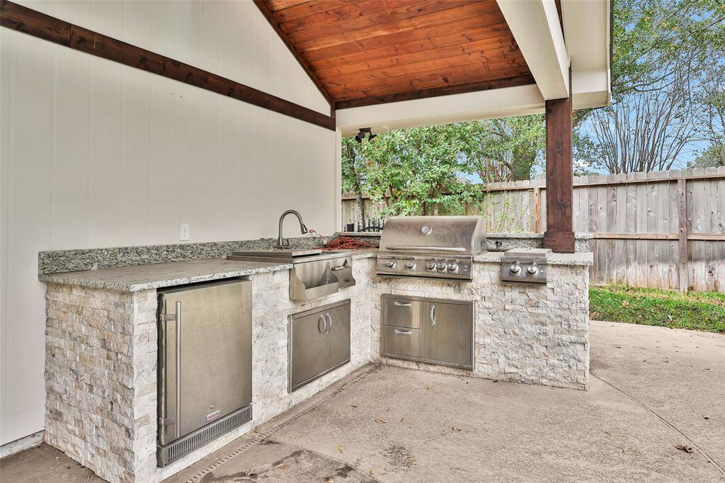 Outdoor Kitchen