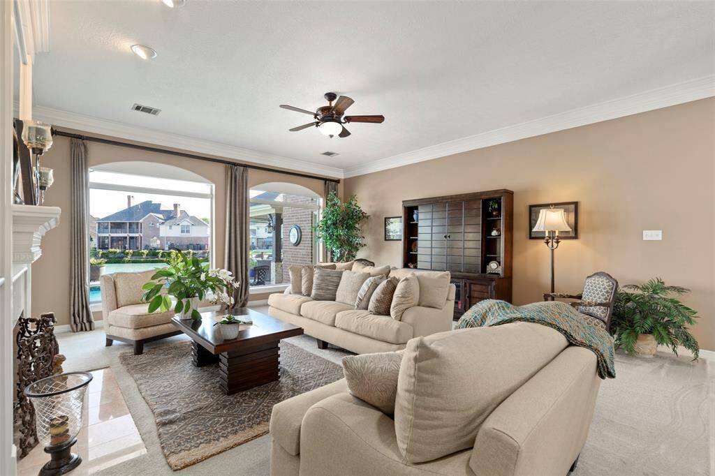 Bright Space and Stunning View to Start your Day