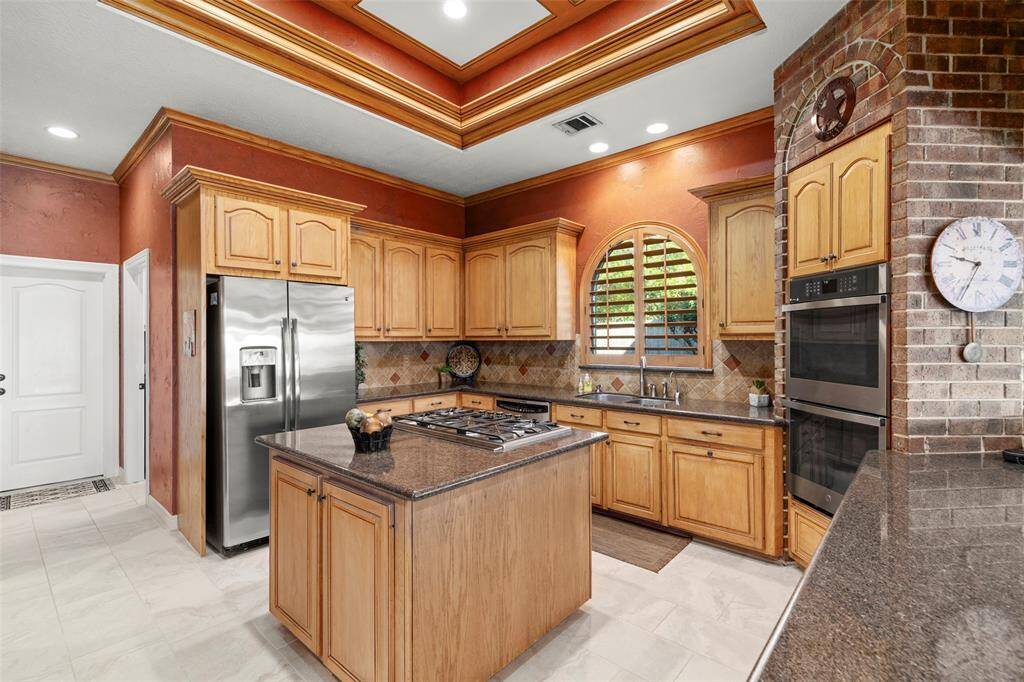 Amazing Kitchen Counters with Matching Stainless Steel Appliances