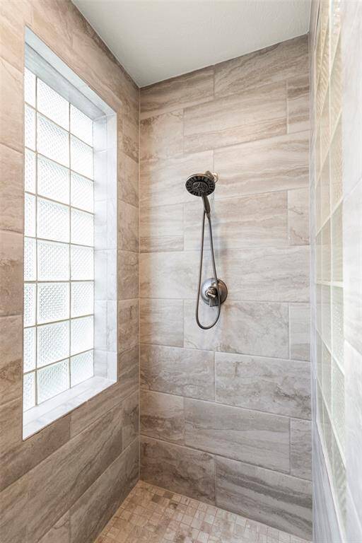 Amazing Walk-in Tiled Shower