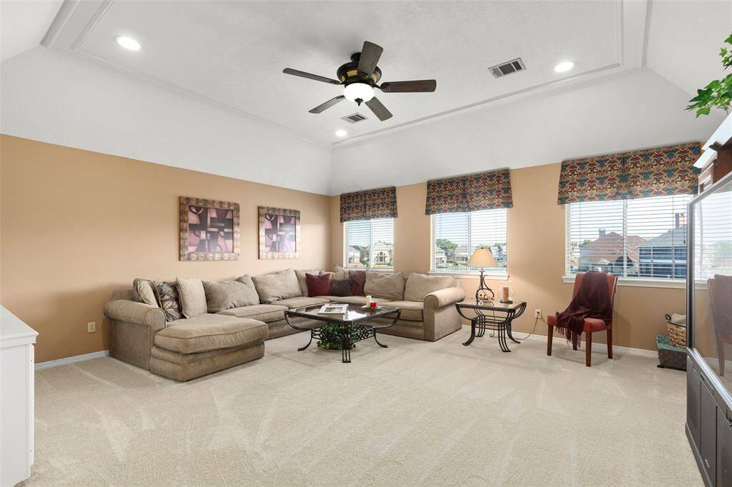 Excellent Space for Entertaining
