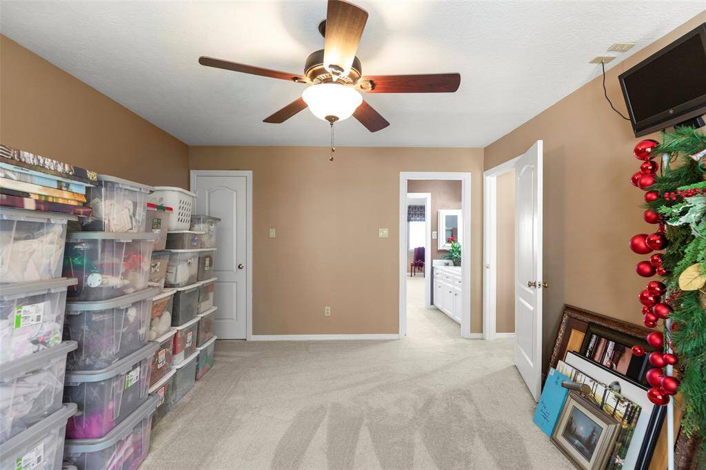 Extra Room Upstairs with Tons of Options
