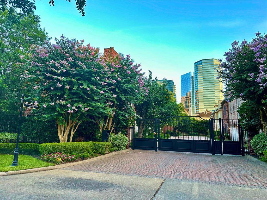 Wynden Crescent Court gated community