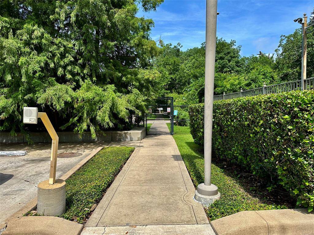 Limited hours locked pedestrian gate leading from N Wynden to Uptown Park shops & restaurants