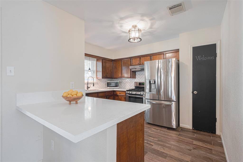 Quartz Counter Tops in Kitchen