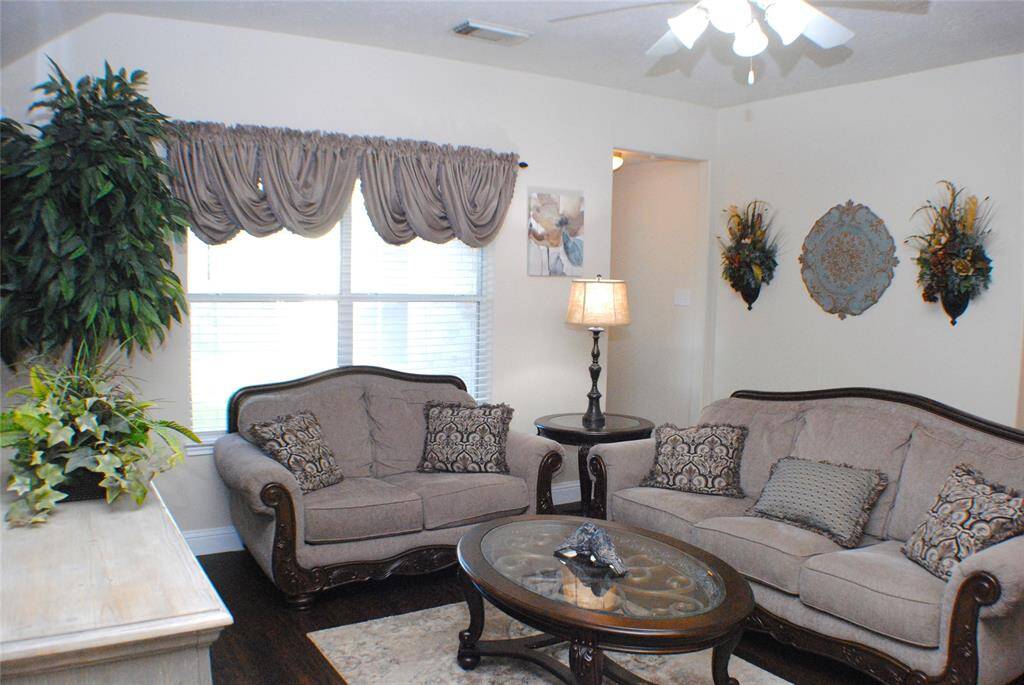 Very comfortable family room