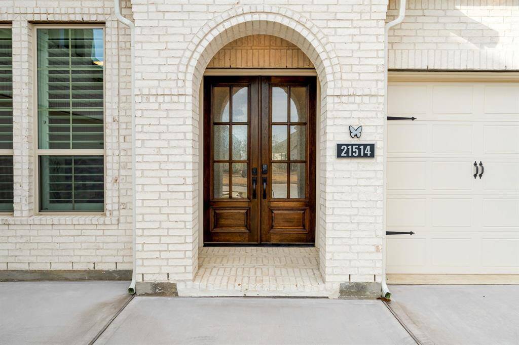 Welcome home to 21514 Sunny Riverbank Circle.