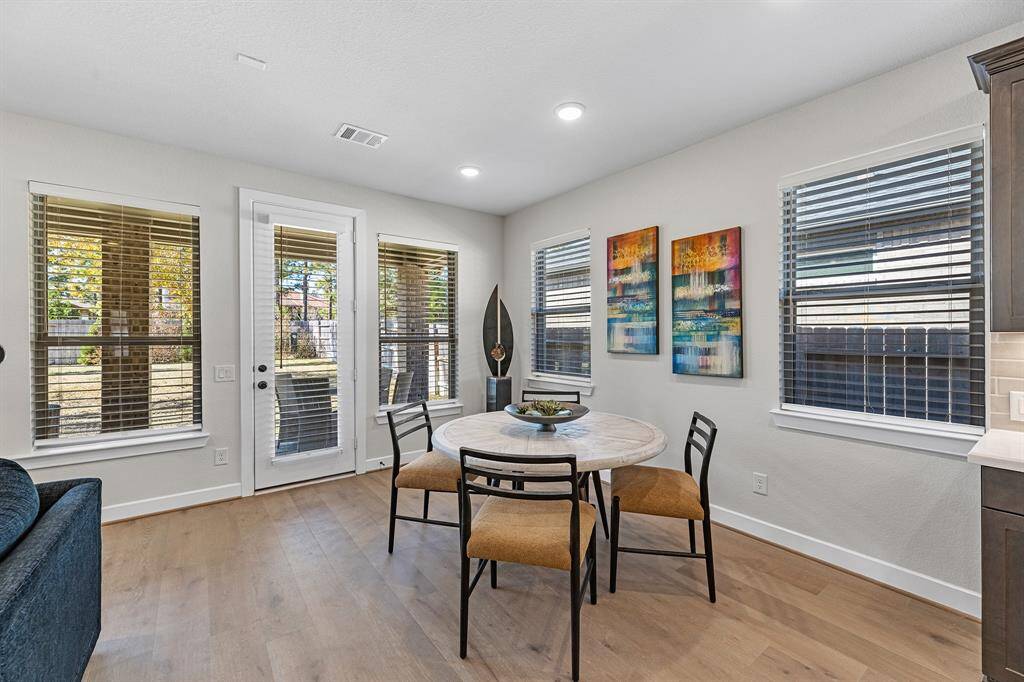 Spacious living area with stunning corner fireplace, wood flooring and neutral paint. Wonderful views to the backyard and great connection to the kitchen and dining spaces. Perfect for entertaining friends and family.