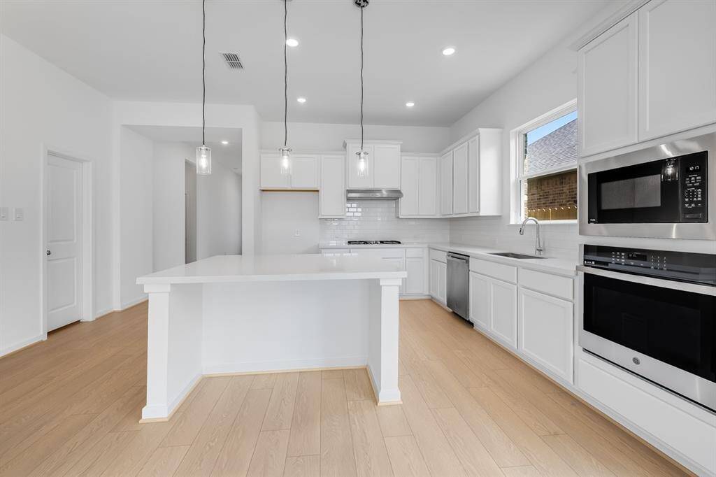 21911 Wycombe Terrace Way ~ Ready Now