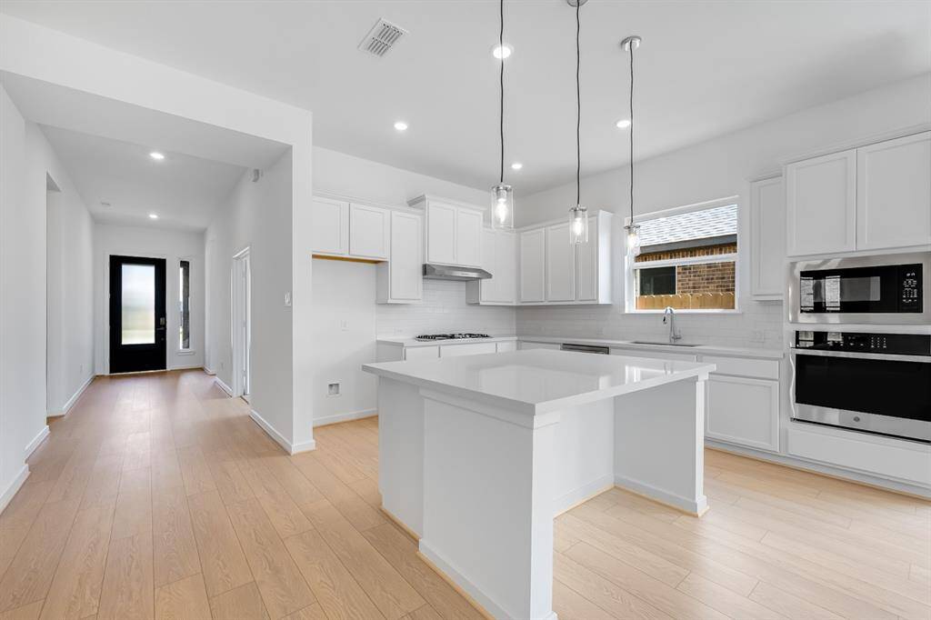 21911 Wycombe Terrace Way ~ Ready Now