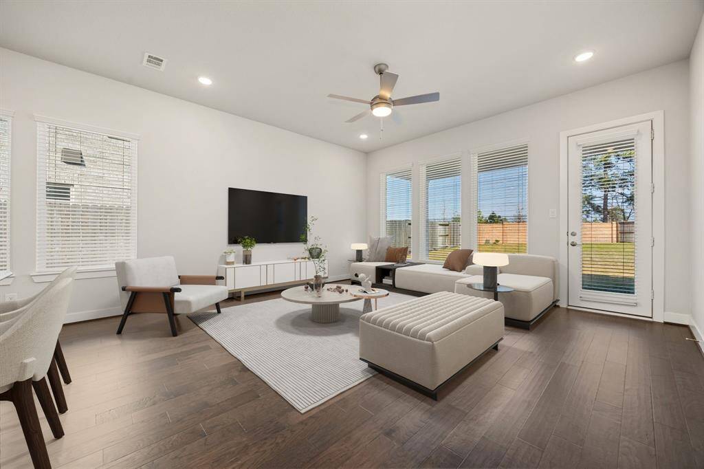 Gather the family and guests together in your lovely living room! Featuring soaring high ceilings, recessed lighting, dark stained ceiling fan, custom paint, gorgeous wood-like floors and large windows that provide plenty of natural lighting throughout the day. *Virtually Staged
