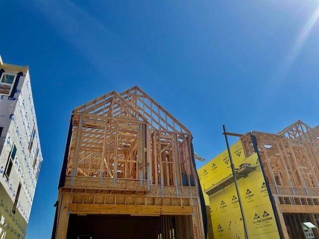 Two-story home with 3 bedrooms, 2.5 baths and 2 car garage