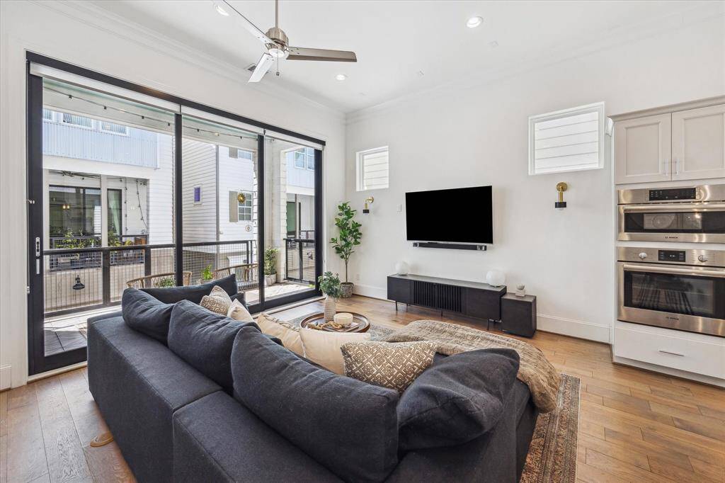 Most impressive are the 10’ glass doors that blur the line between indoor and outdoor living, inviting in natural light and seamlessly connecting the open family room to the spacious balcony.