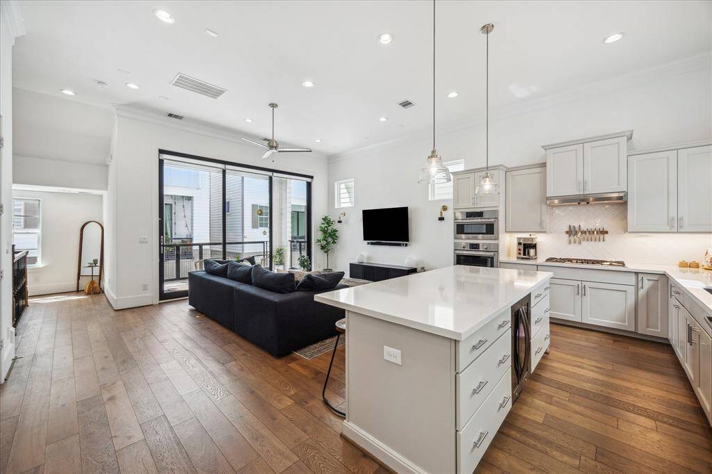 The open floor plan is perfect for entertaining, with an oversized island that provides the ideal separation between the kitchen and family room. Bar seating at the island invites casual meals, morning coffee, and easy conversation with guests.