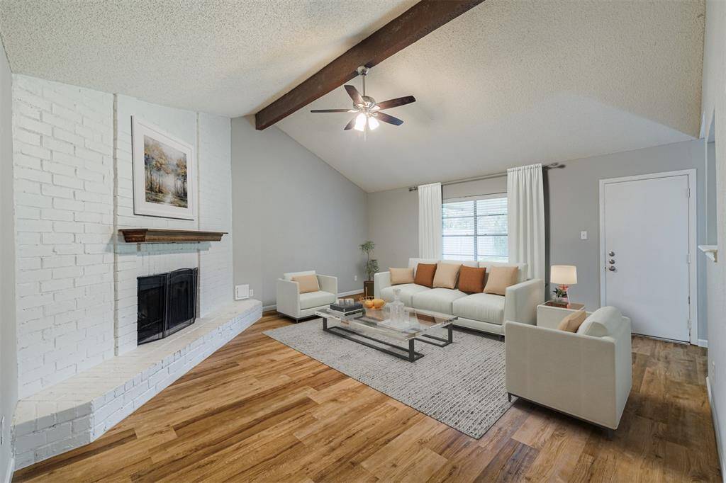 large family room w/ high ceilings!